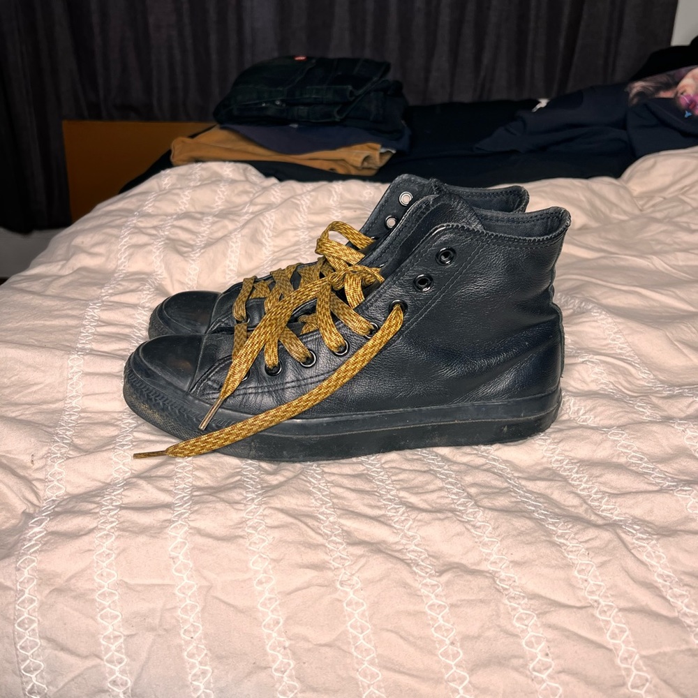 Black converse, men 6.5, women 8.5